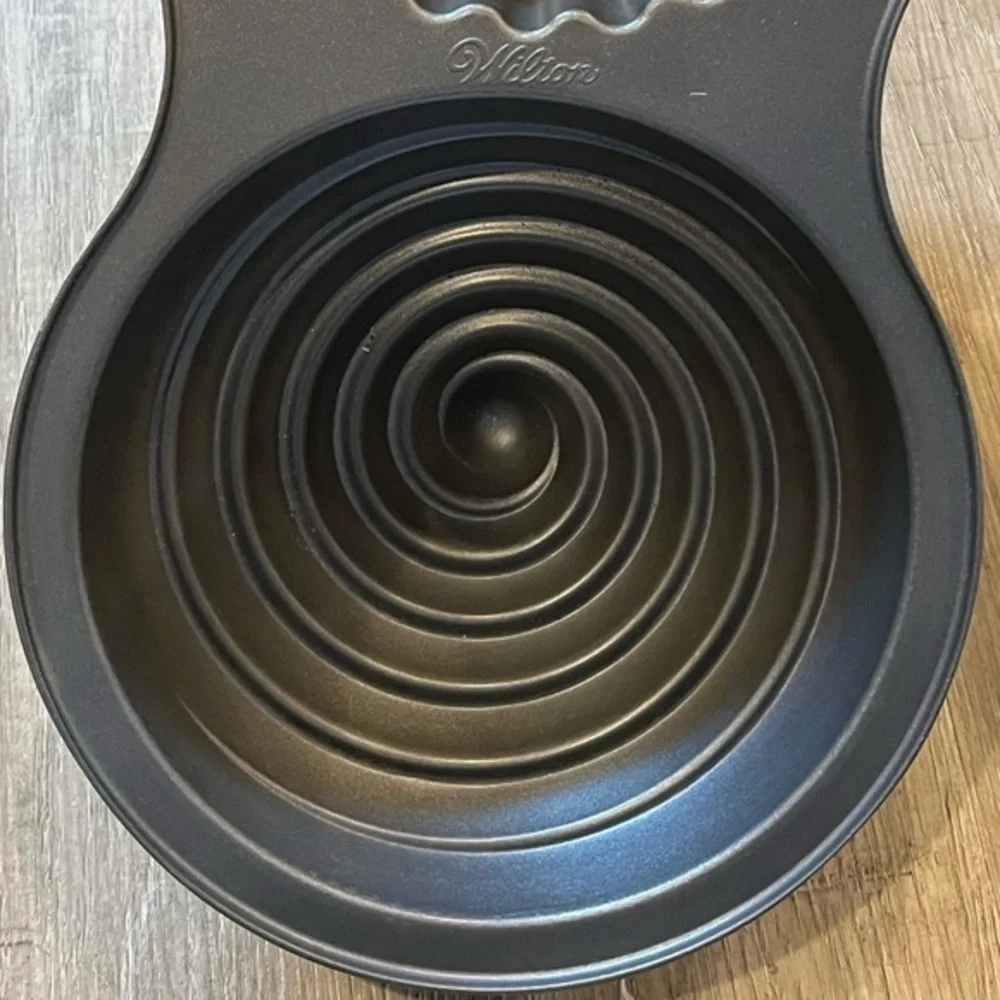 Wilton Giant Cupcake Mold Baking Dish Pan NWOT